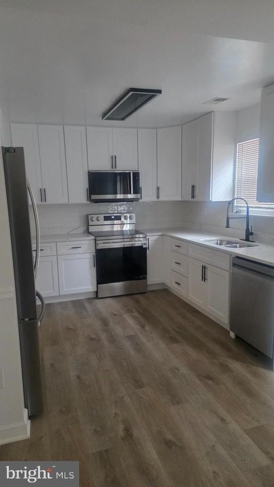 4210 Drake Ct - Photo 2 of 14