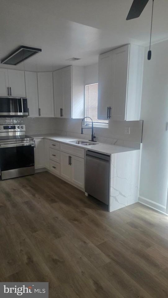 4210 Drake Ct - Photo 3 of 14