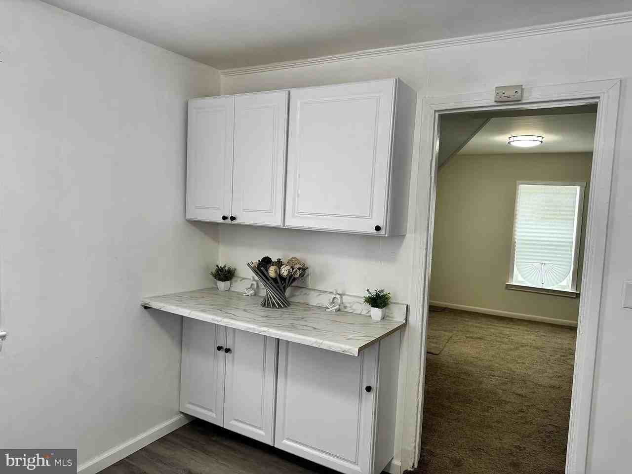 7267 Benedict Ave - Photo 5 of 10