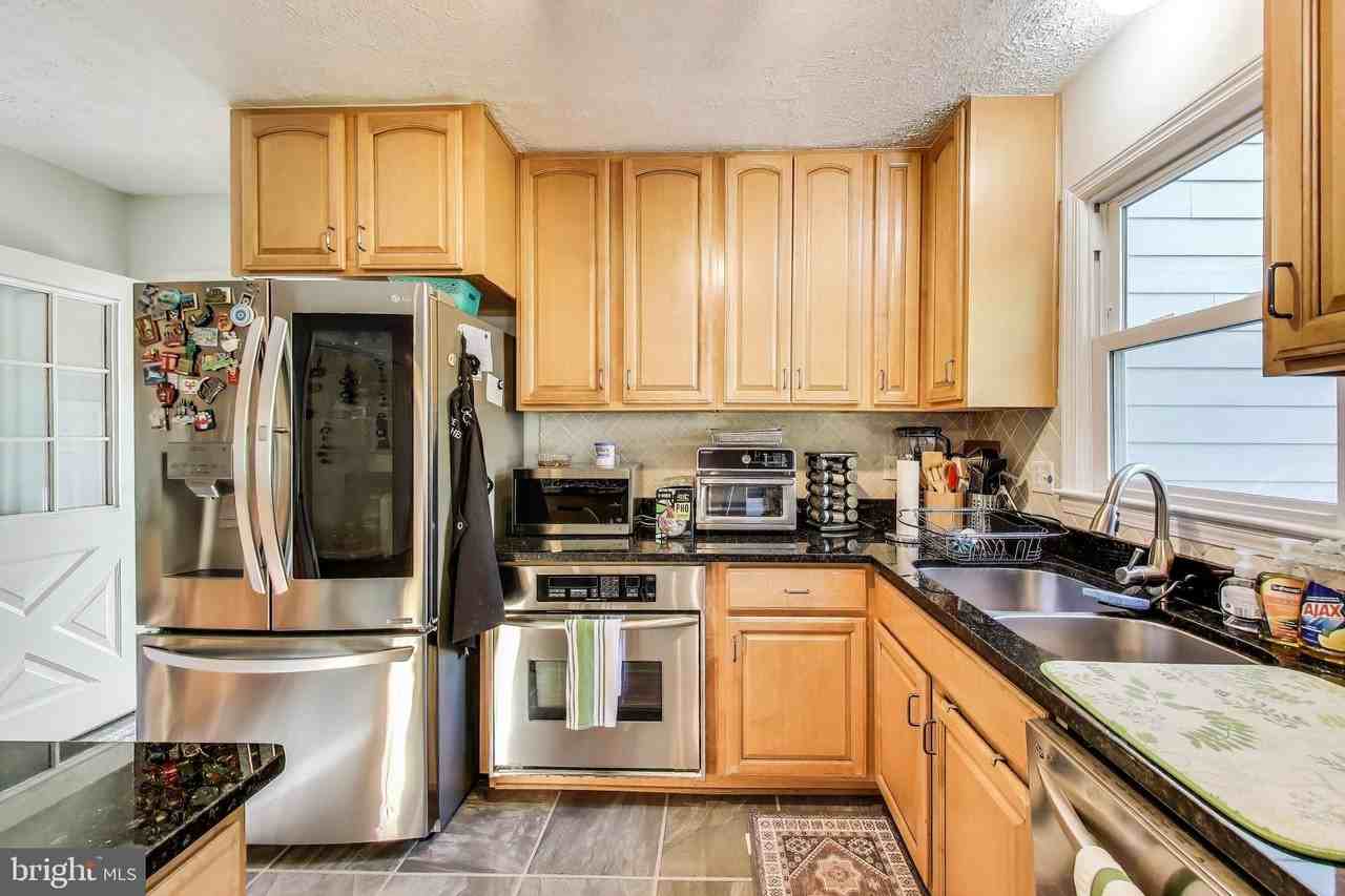 7726 Seven Locks Rd - Photo 2 of 35