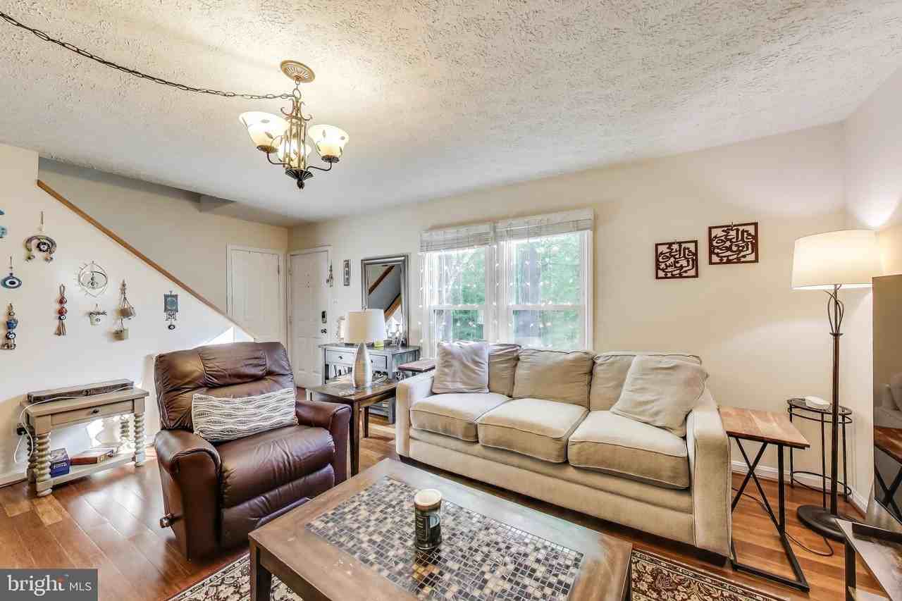 7726 Seven Locks Rd - Photo 4 of 35