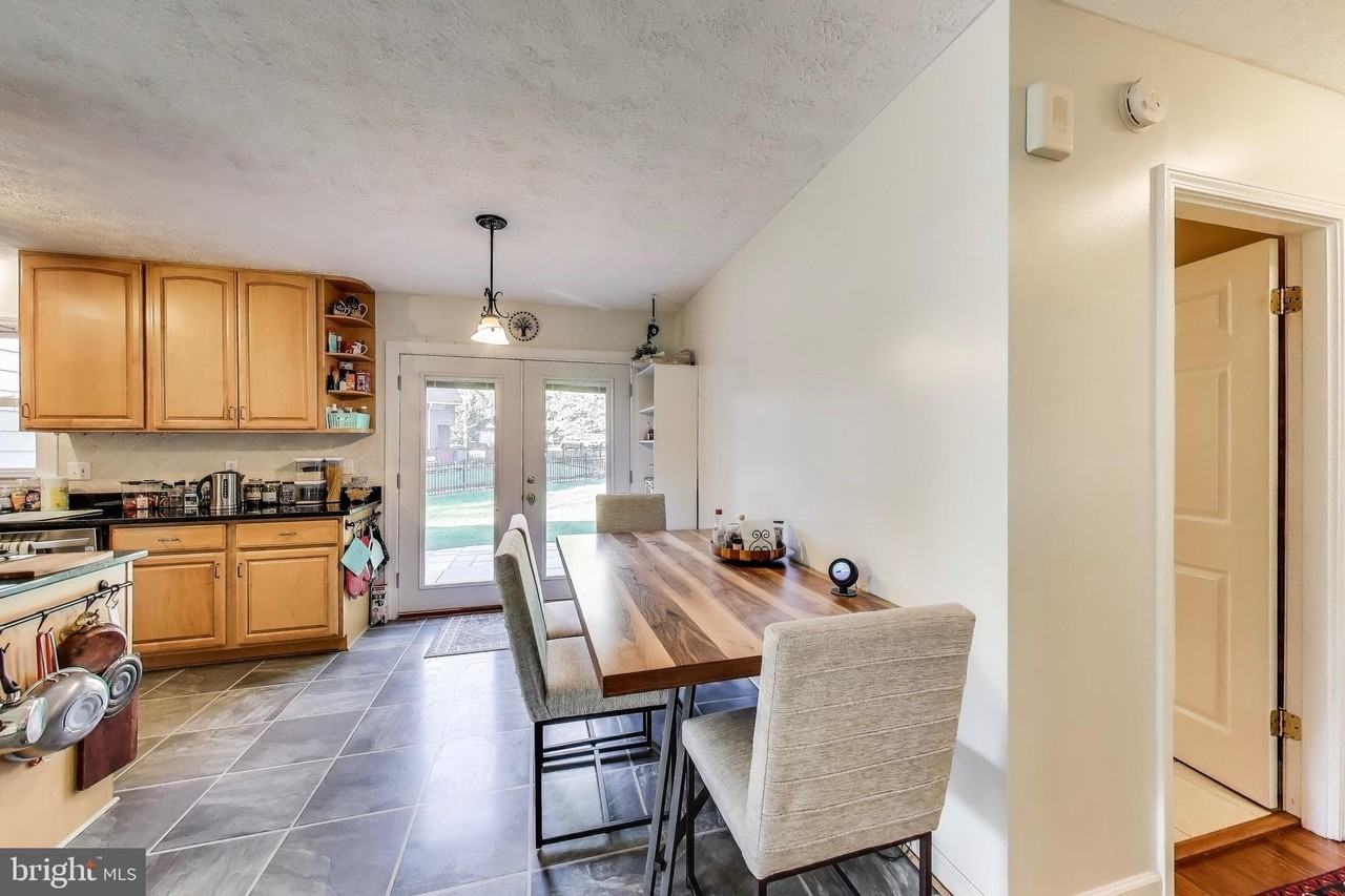 7726 Seven Locks Rd - Photo 6 of 35