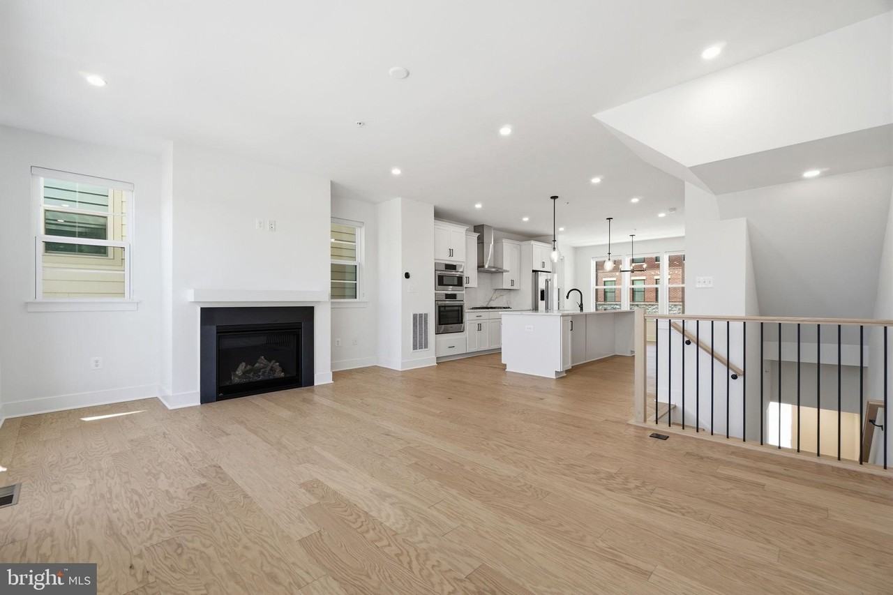 10235 Dalmatian St - Photo 2 of 25
