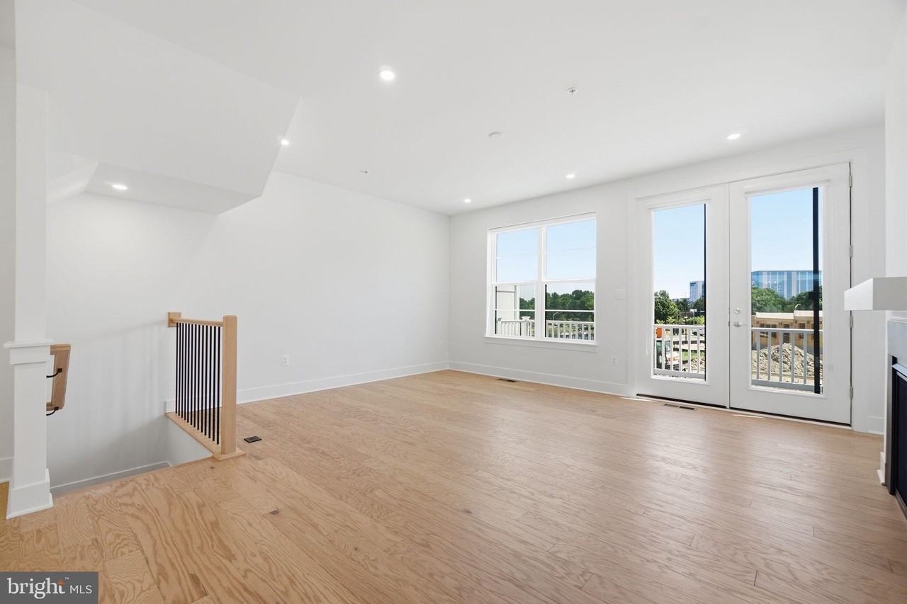 10235 Dalmatian St - Photo 3 of 25