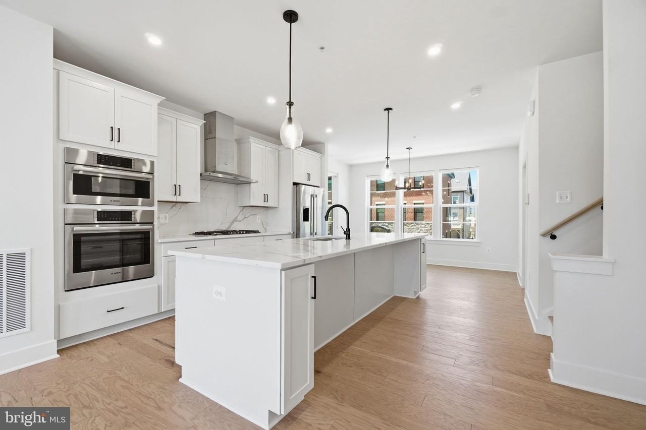 10235 Dalmatian St - Photo 4 of 25