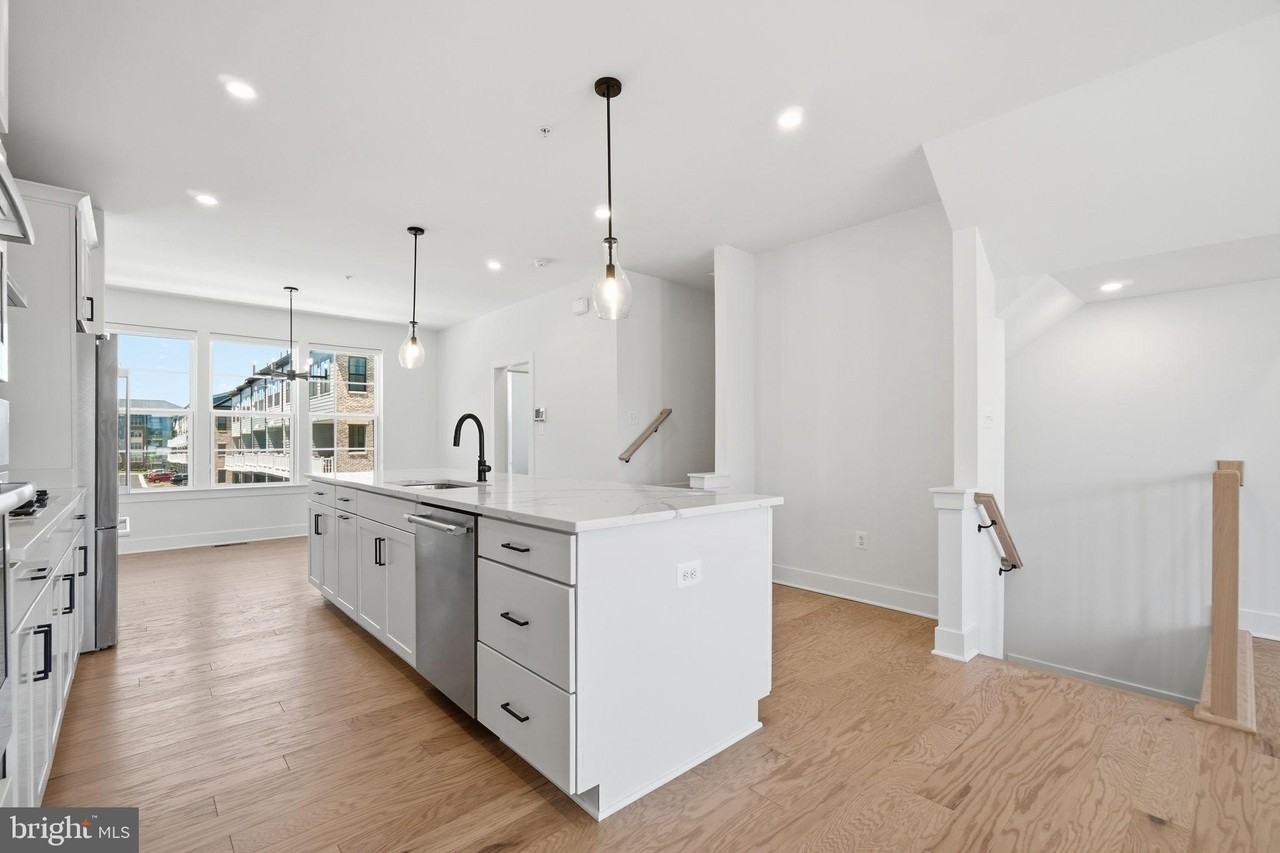 10235 Dalmatian St - Photo 6 of 25