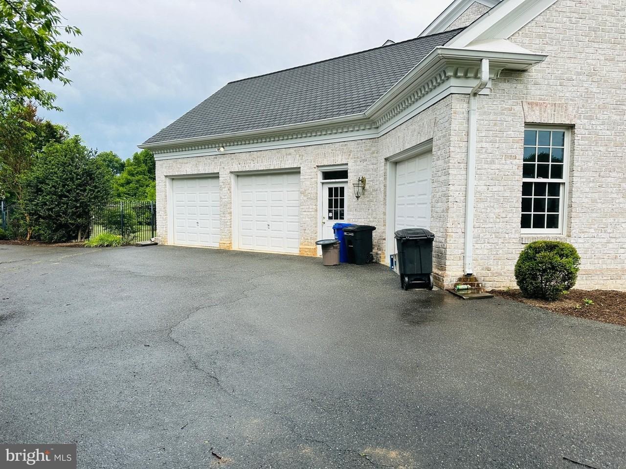 6504 Sand Trap Dr - Photo 4 of 36