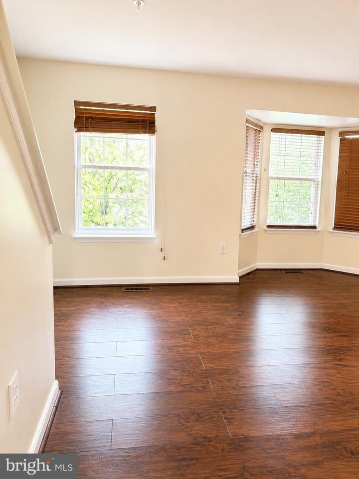 8809 Francisco Ct - Photo 6 of 19