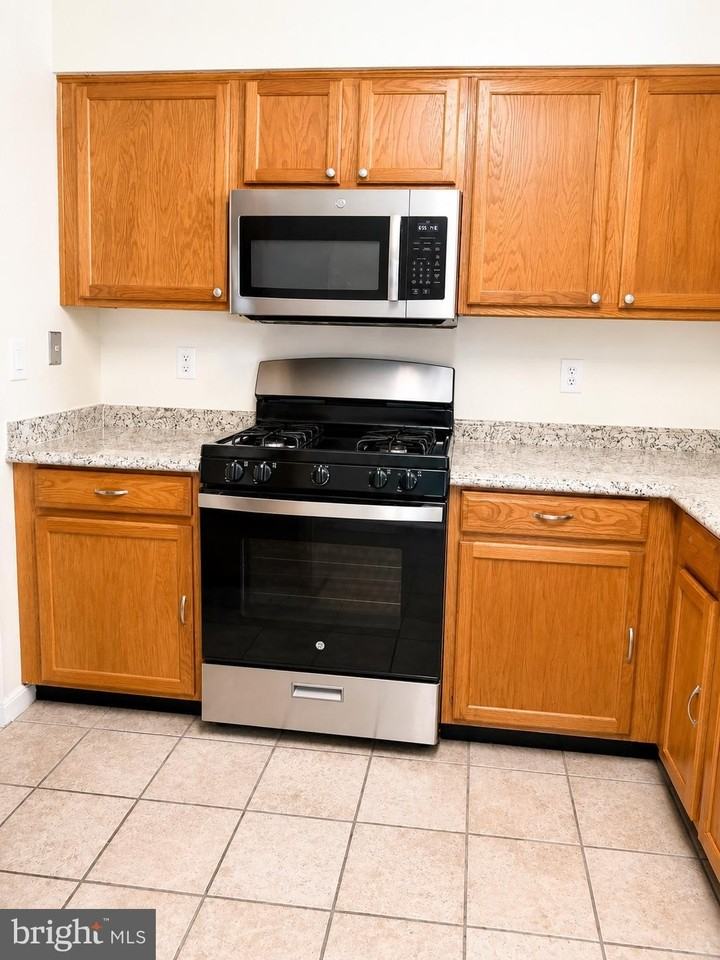 8809 Francisco Ct - Photo 7 of 19