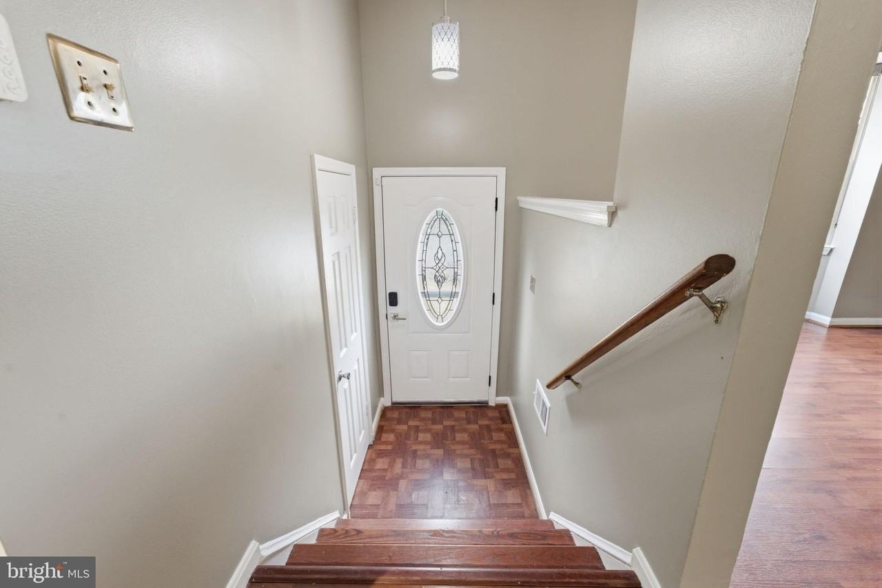 10703 Campus Way S - Photo 2 of 32