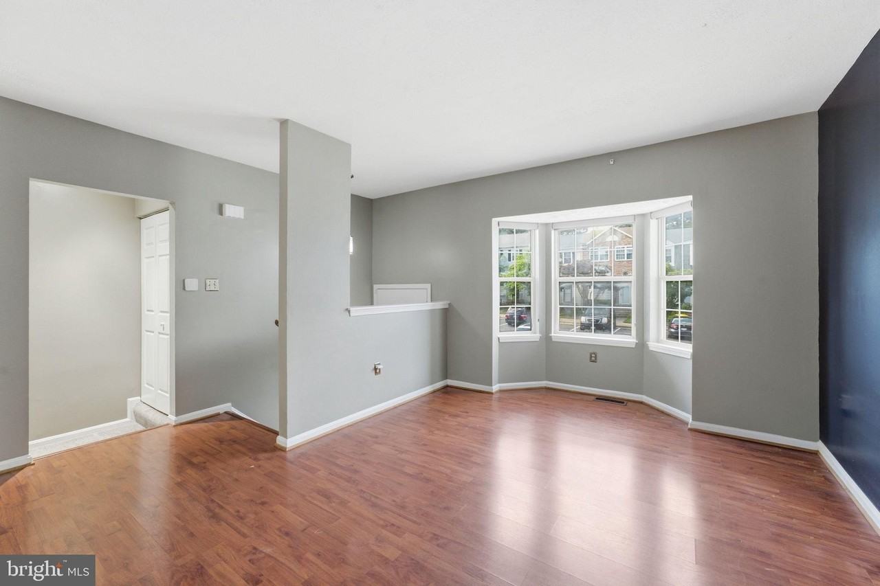 10703 Campus Way S - Photo 3 of 32