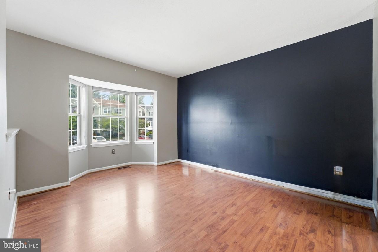 10703 Campus Way S - Photo 4 of 32