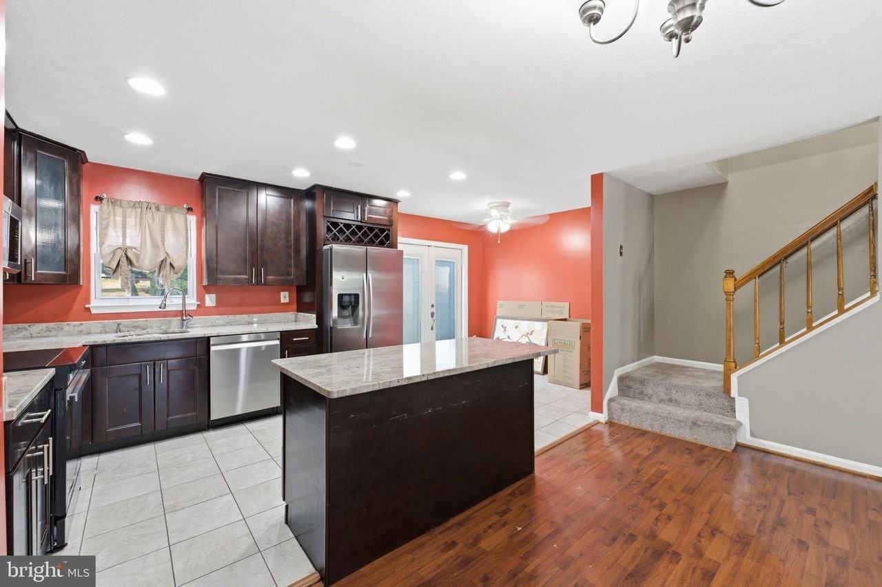10703 Campus Way S - Photo 5 of 32