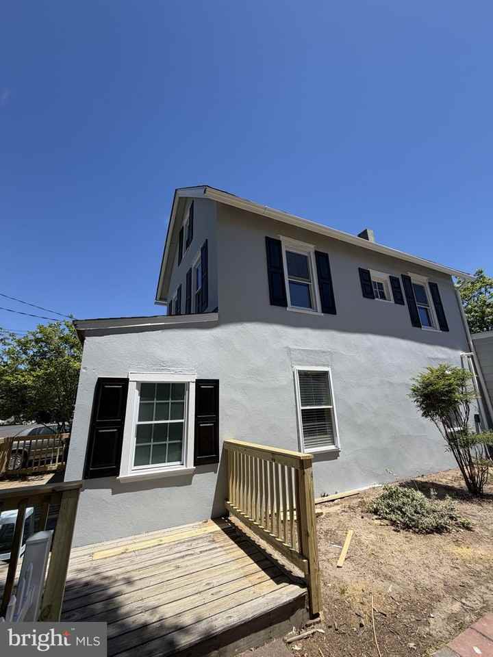 744 2nd St - Photo 4 of 5