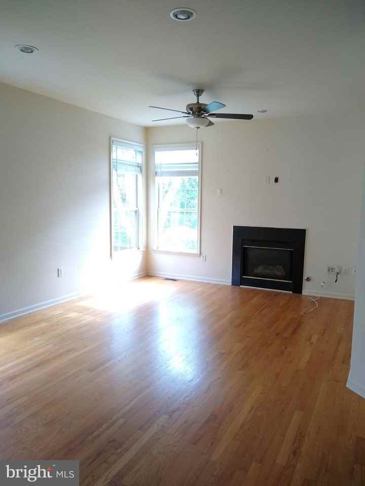19 Wordsworth Ct - Photo 2 of 15