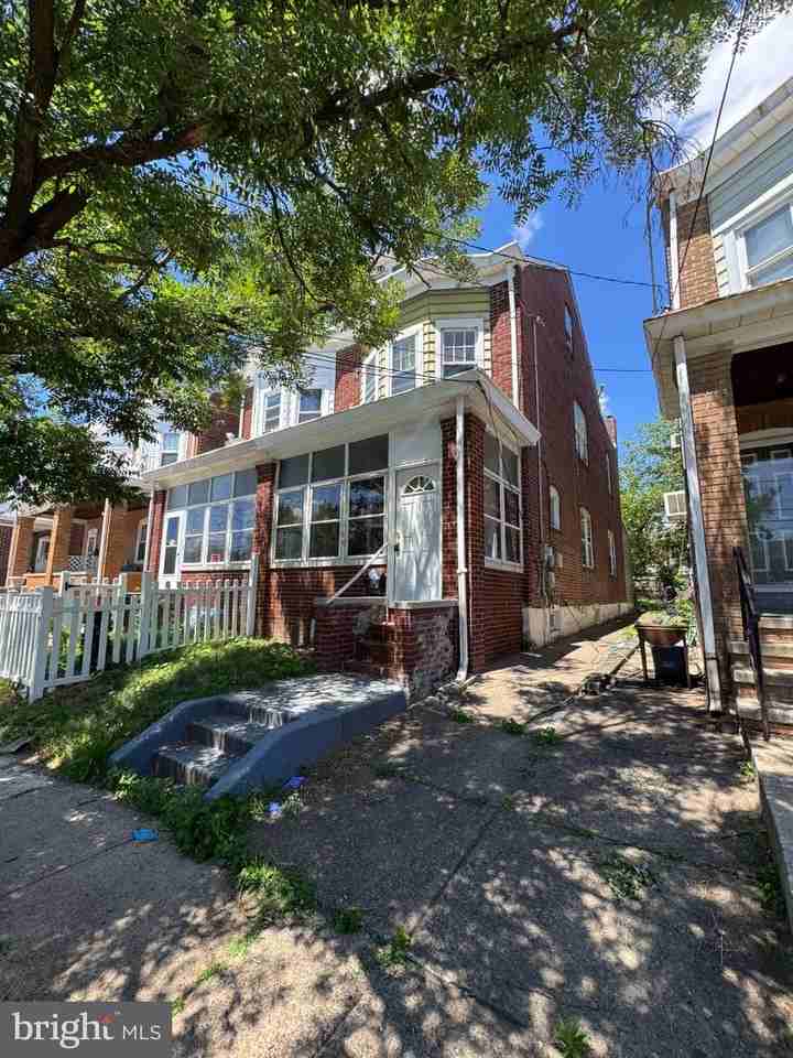 220 Virginia Ave - Photo 2 of 11