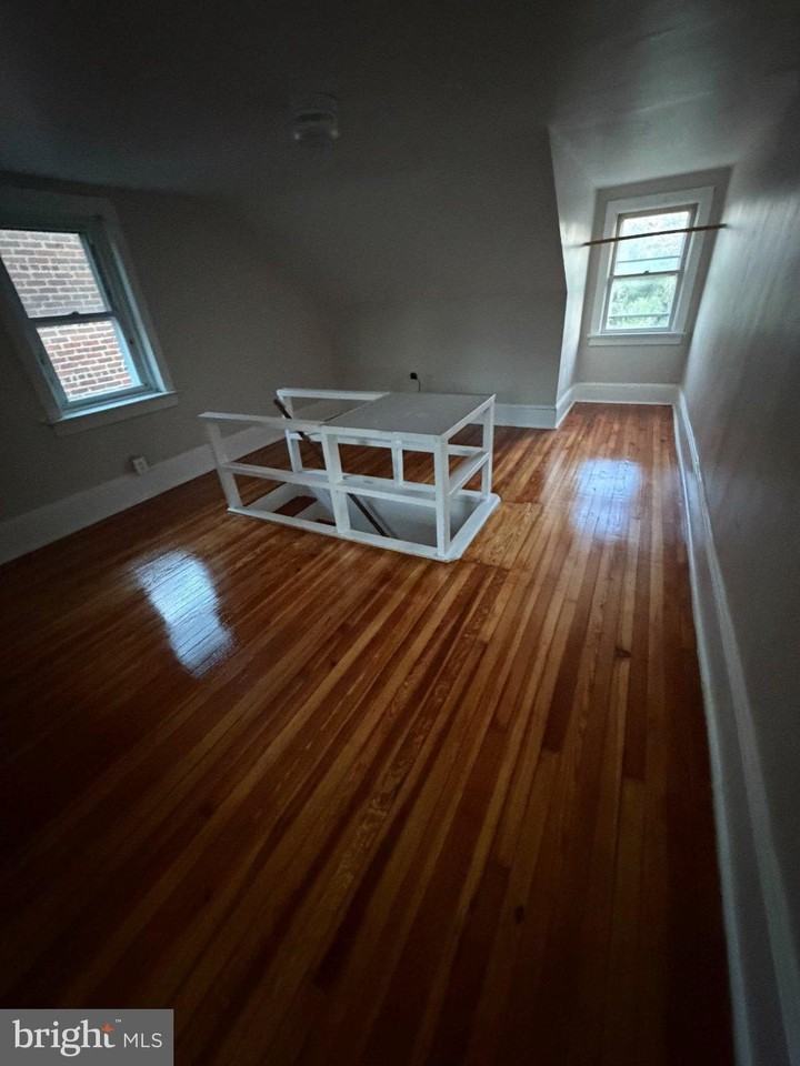 220 Virginia Ave - Photo 4 of 11