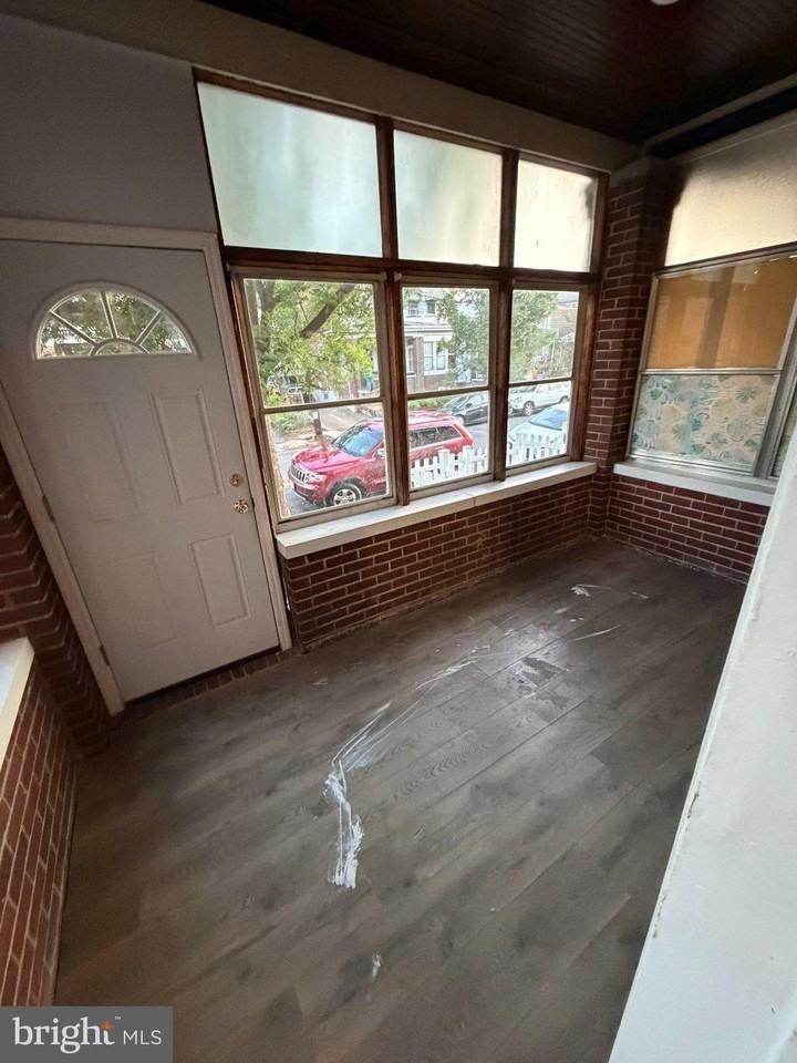 220 Virginia Ave - Photo 6 of 11