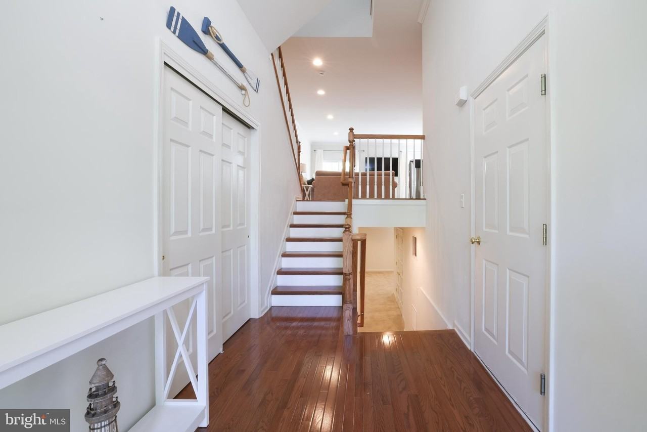 6 Ocean Breeze Ct - Photo 4 of 44