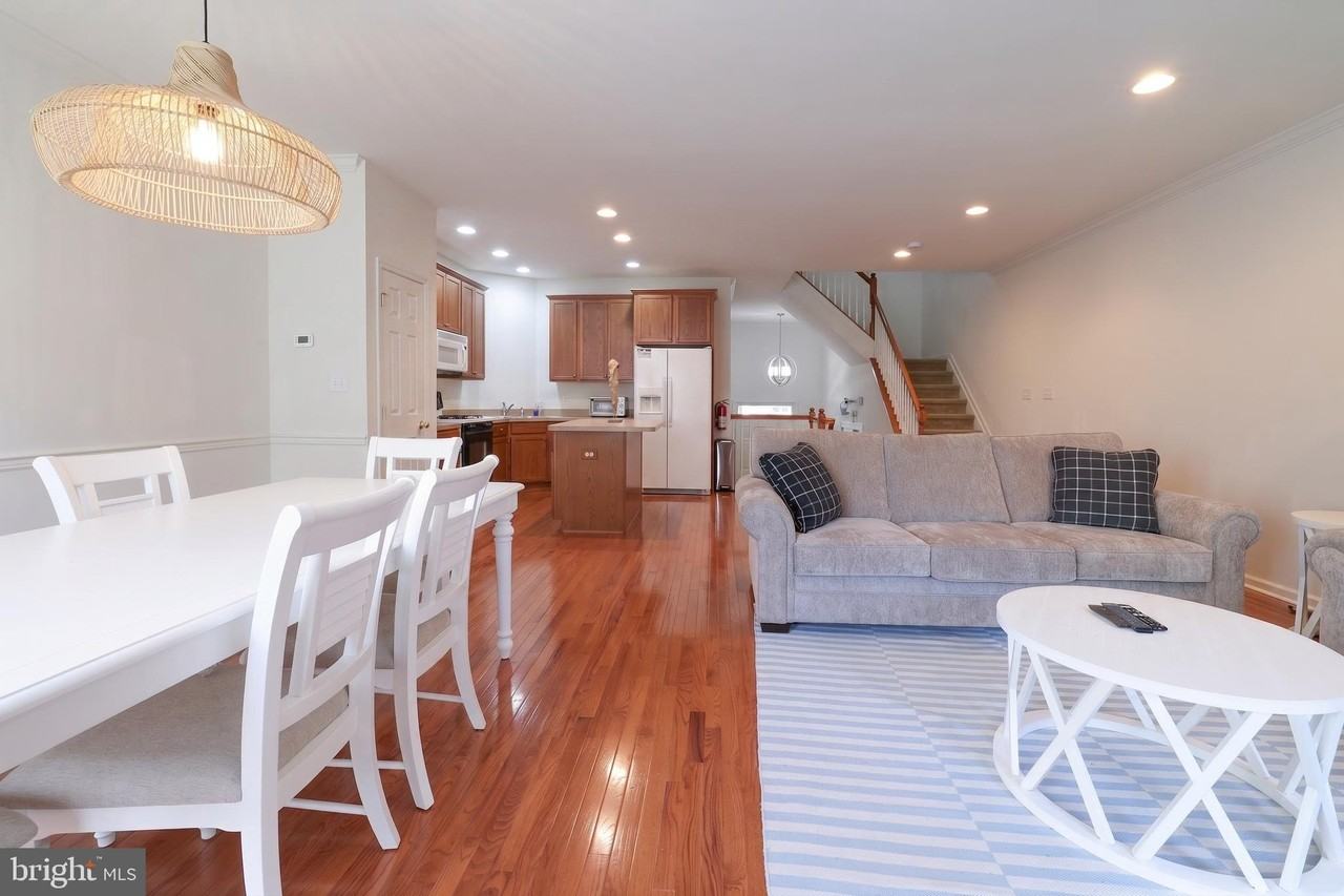 6 Ocean Breeze Ct - Photo 5 of 44