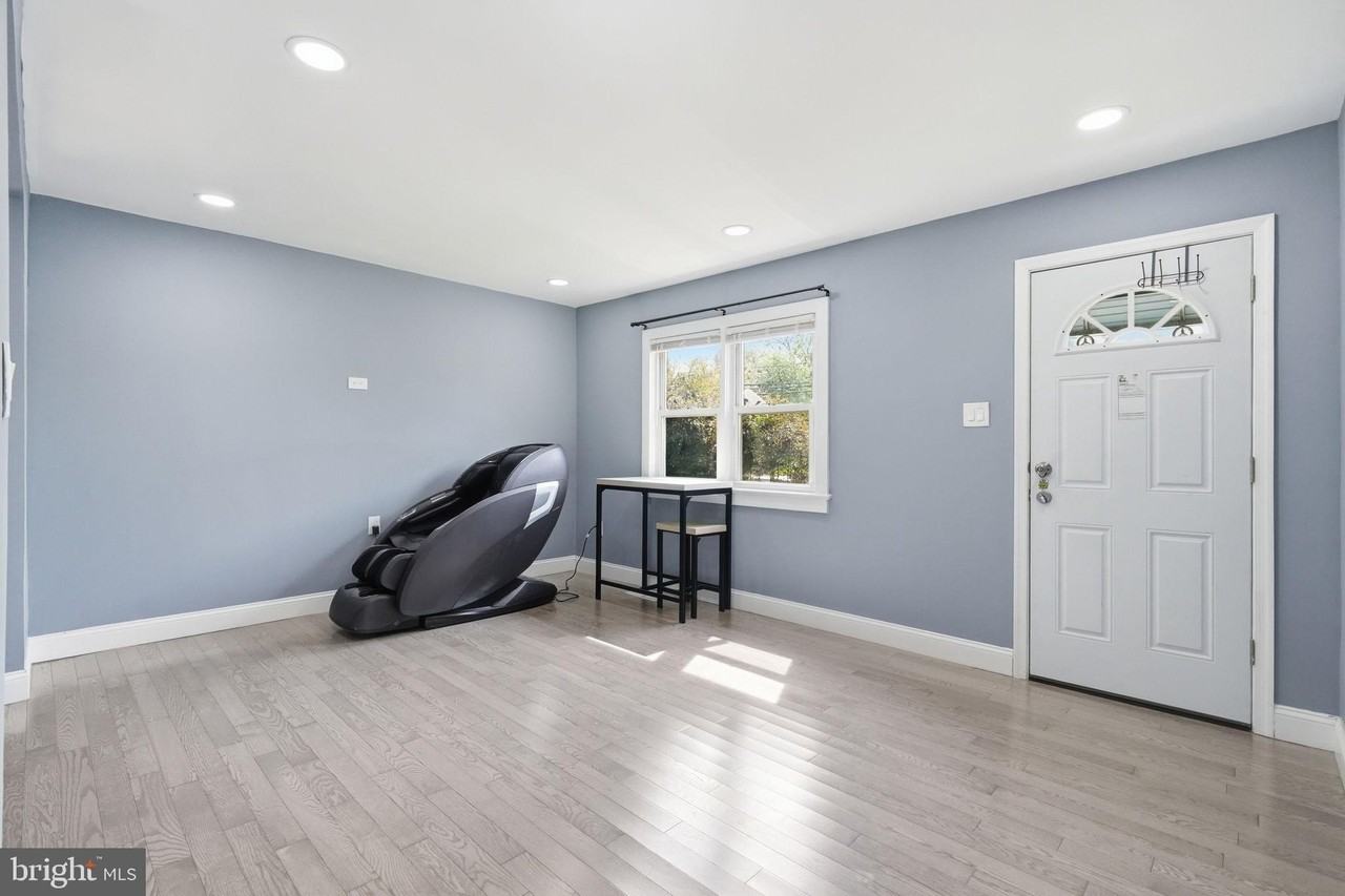 632 Durham Rd - Photo 4 of 19
