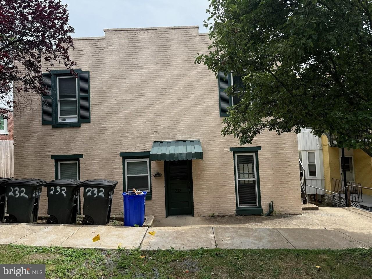 232 Walnut St #1W - Photo 2 of 10