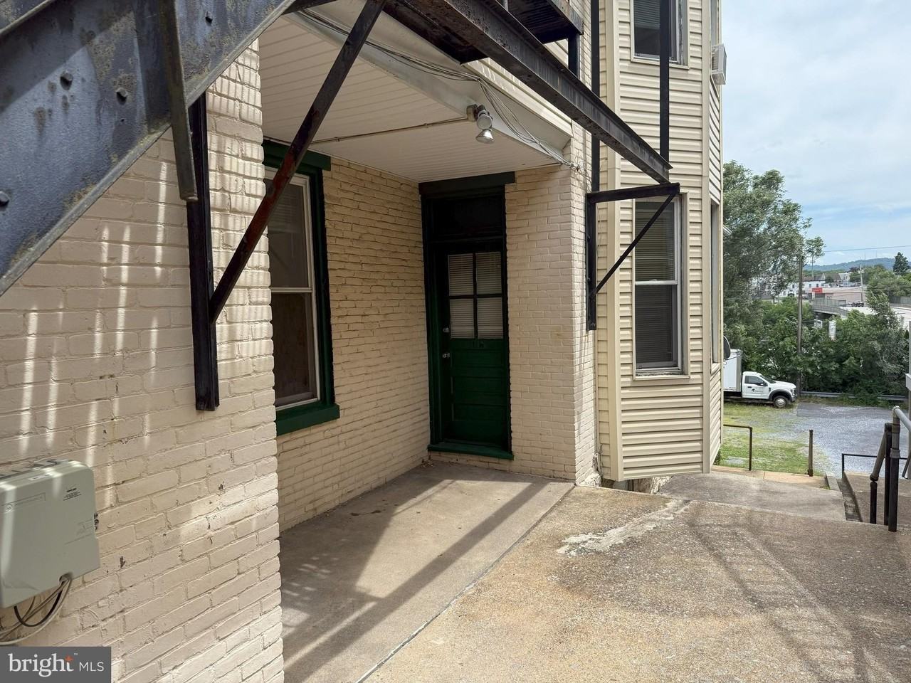 232 Walnut St #1W - Photo 3 of 10