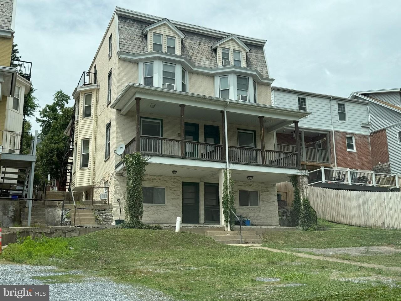 232 Walnut St #1W - Photo 4 of 10