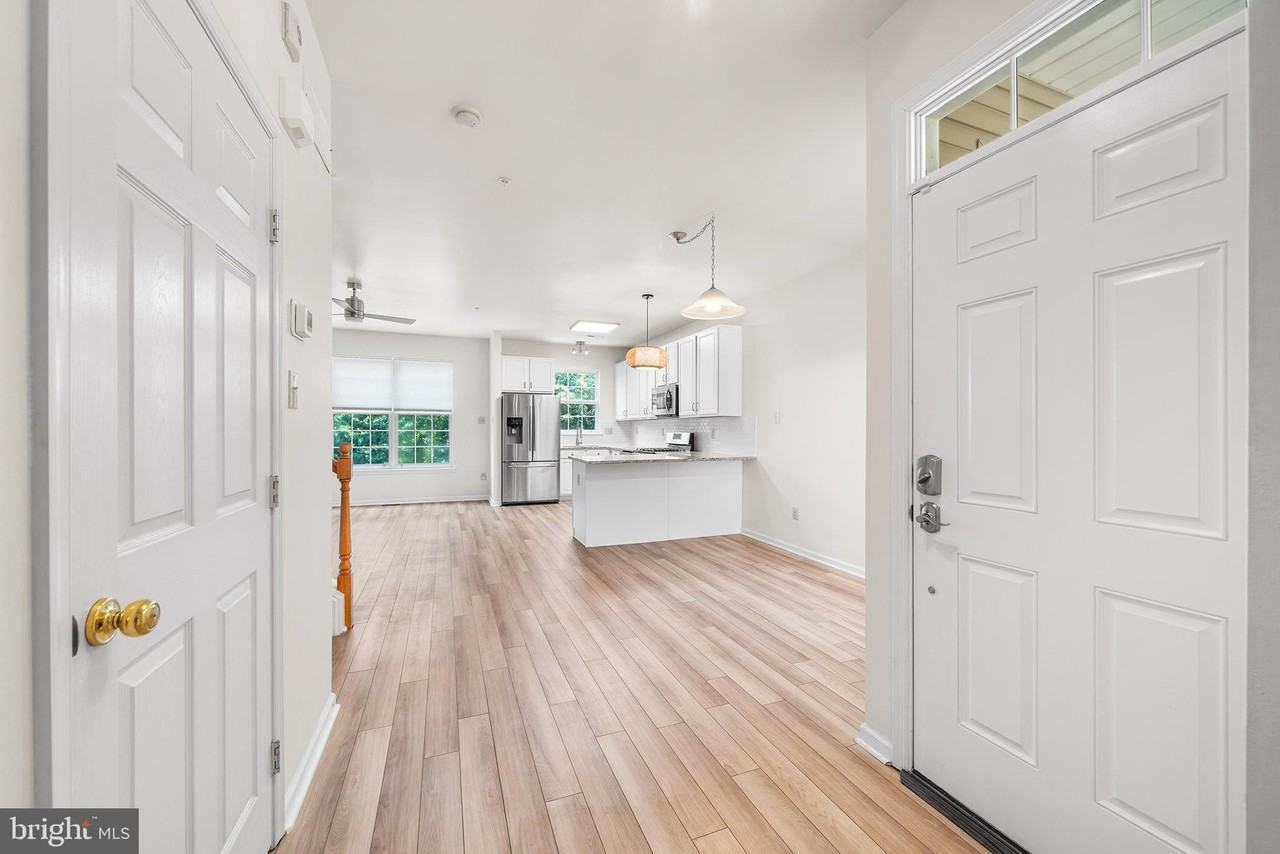 447 Fort Hill Cir - Photo 2 of 25