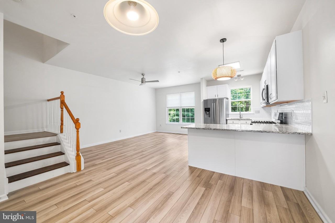447 Fort Hill Cir - Photo 4 of 25