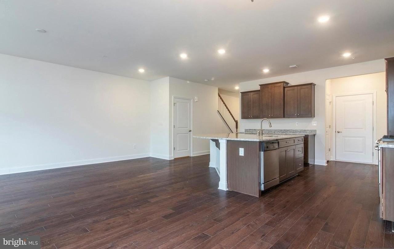 128 Golden Vale Dr - Photo 3 of 16