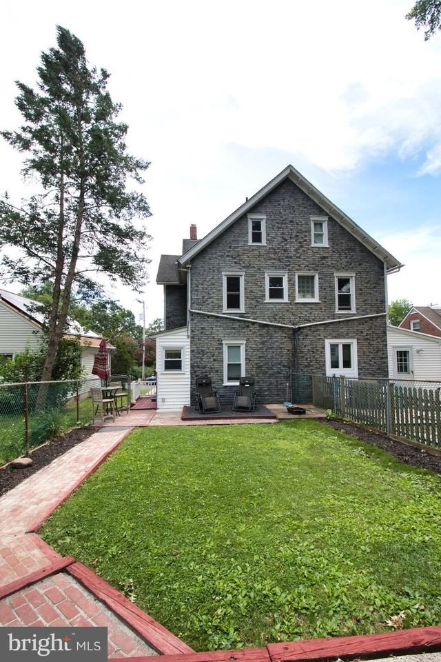 143 Green St - Photo 2 of 13