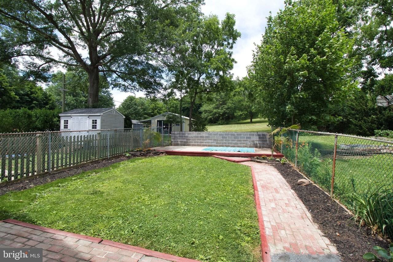 143 Green St - Photo 3 of 13