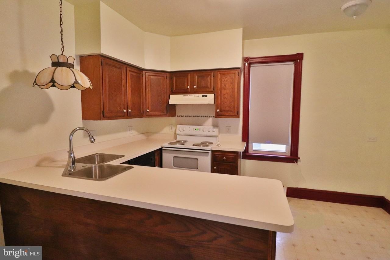 143 Green St - Photo 7 of 13