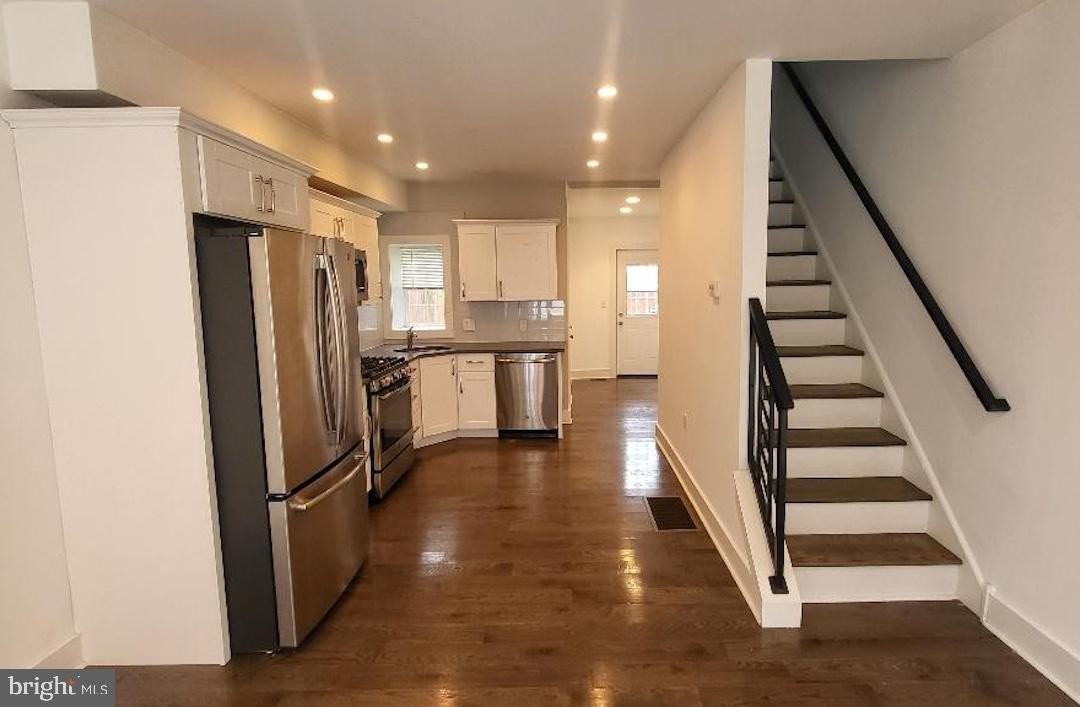 1728 N Stillman St - Photo 4 of 41