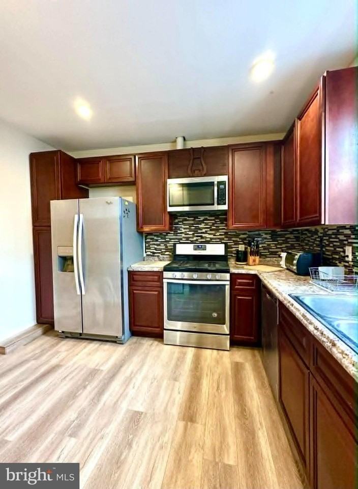 1209 Peters St - Photo 4 of 11