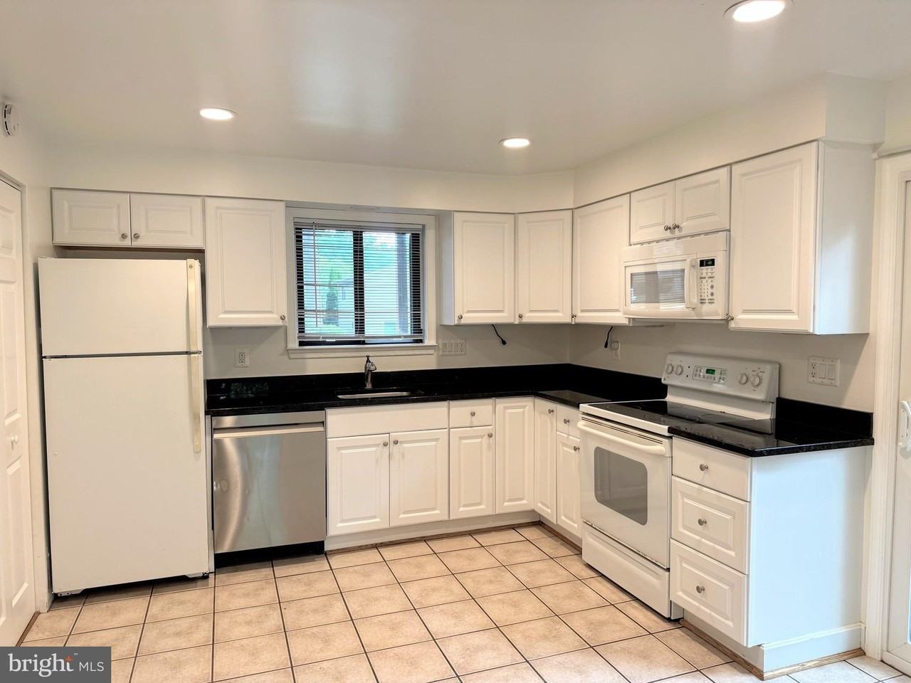 6344 12th St N - Photo 5 of 28