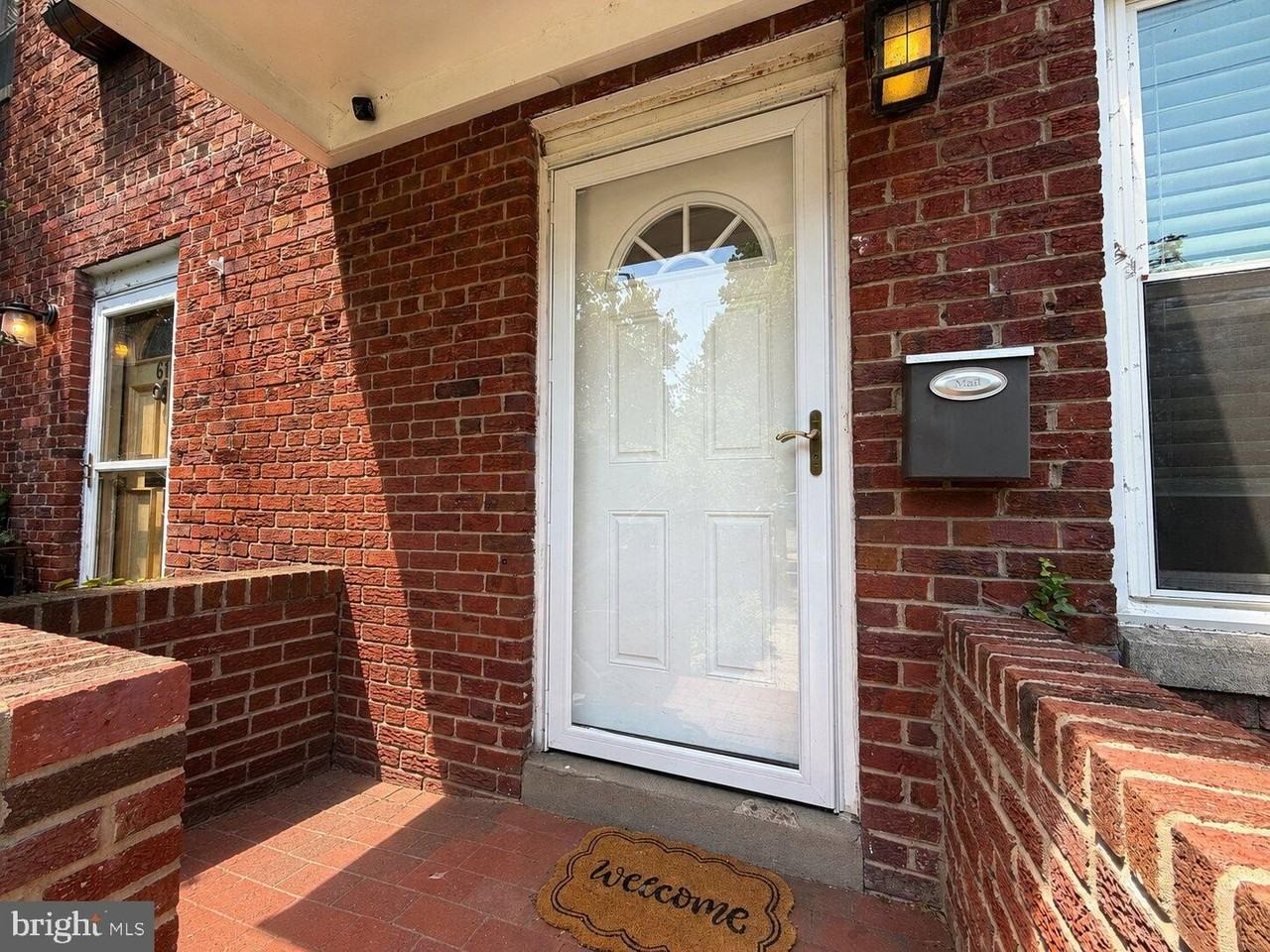 609 S Henry St - Photo 3 of 32