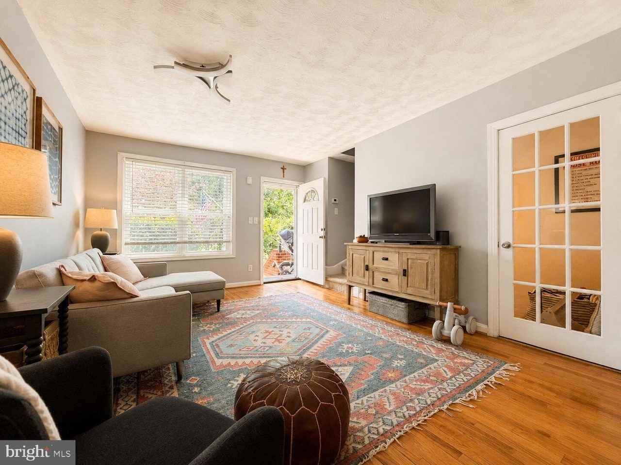 609 S Henry St - Photo 4 of 32