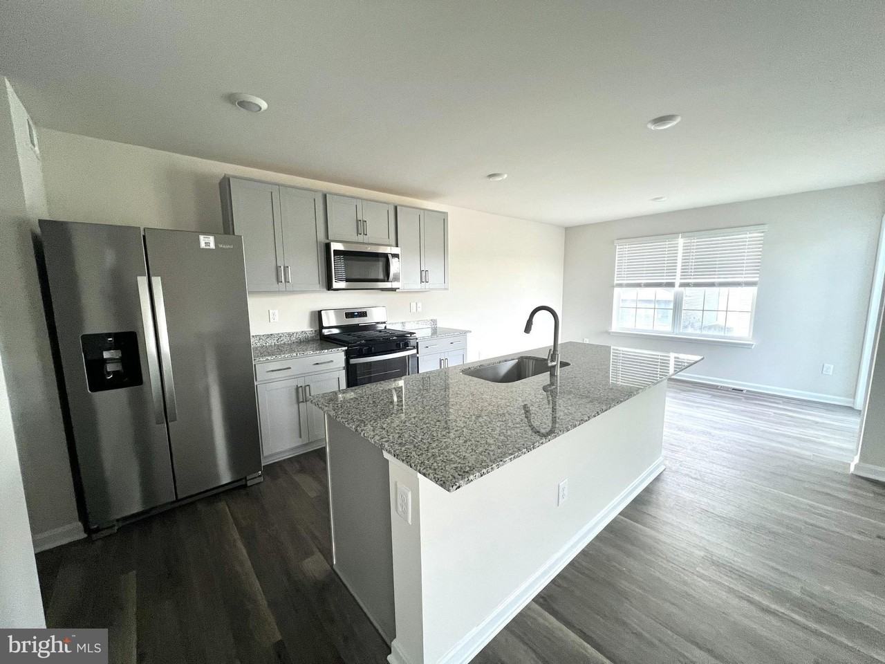 141 Charing Cross Dr - Photo 3 of 13