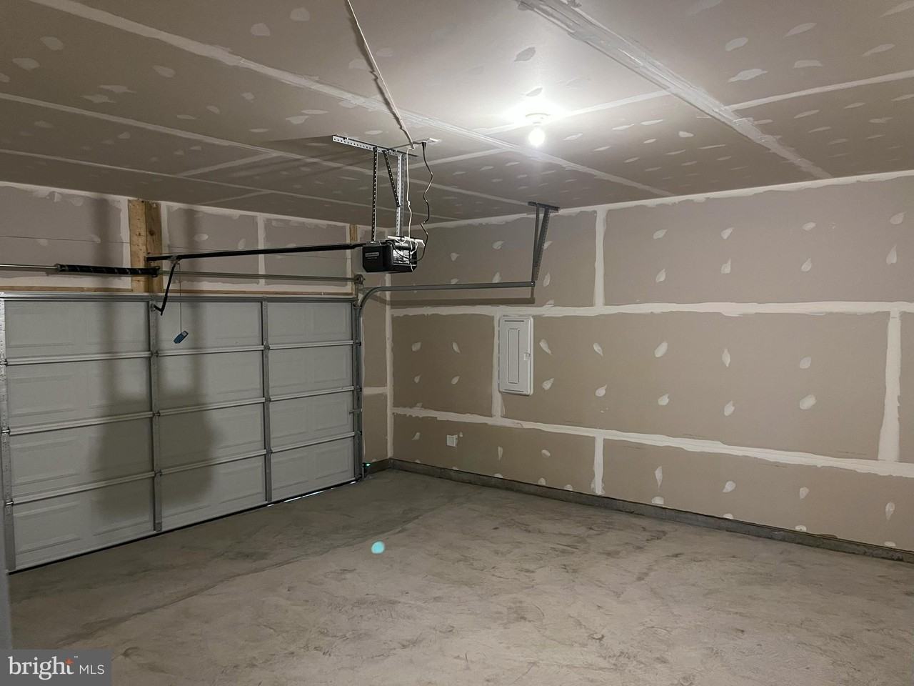 141 Charing Cross Dr - Photo 6 of 13