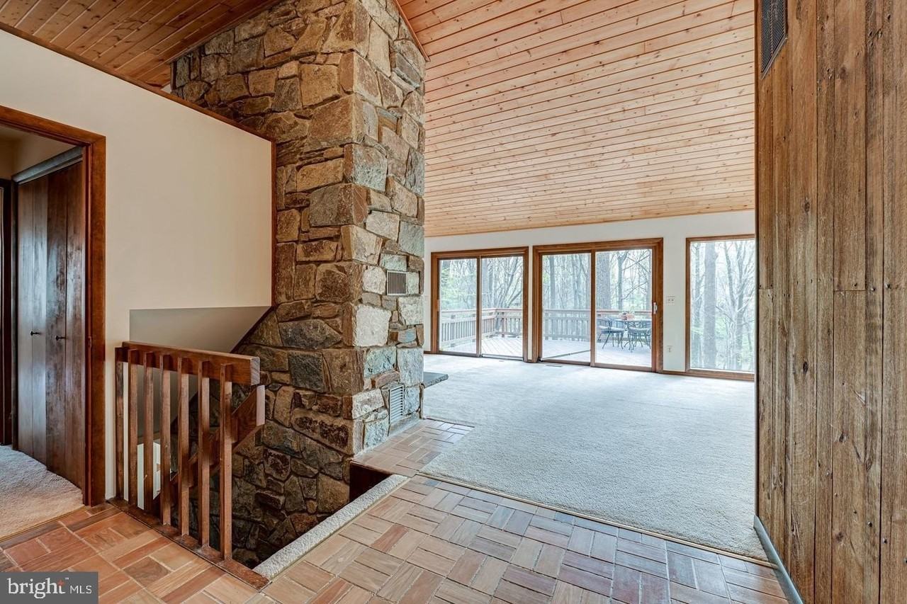 1328 Potomac School Rd - Photo 4 of 31