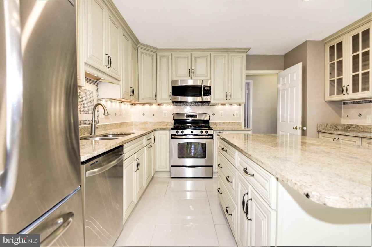 10322 Dunn Meadow Rd - Photo 4 of 45