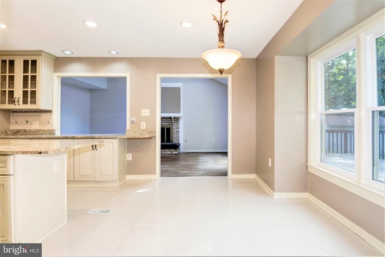 10322 Dunn Meadow Rd - Photo 7 of 45