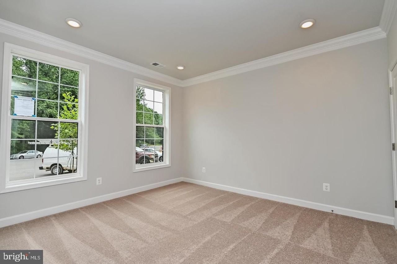 4404 Fair Lakes Ct - Photo 5 of 49