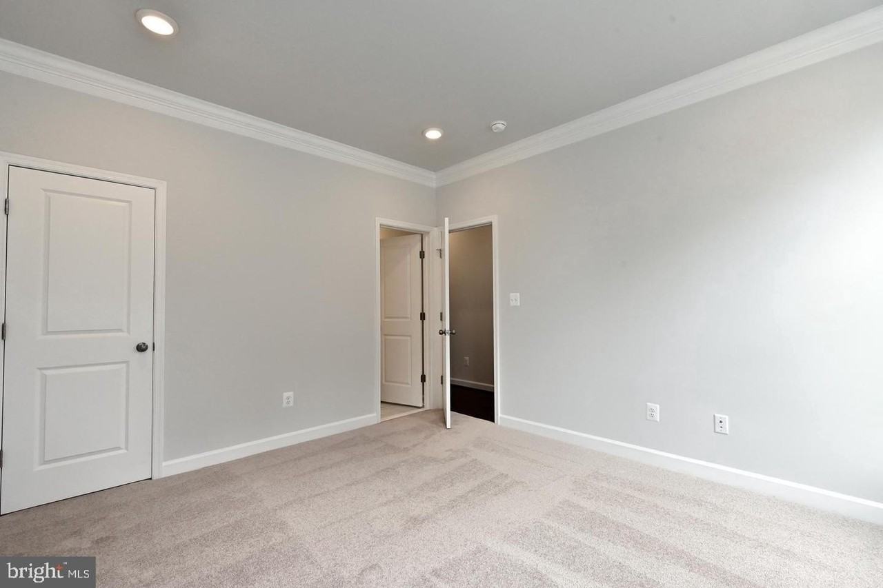 4404 Fair Lakes Ct - Photo 7 of 49