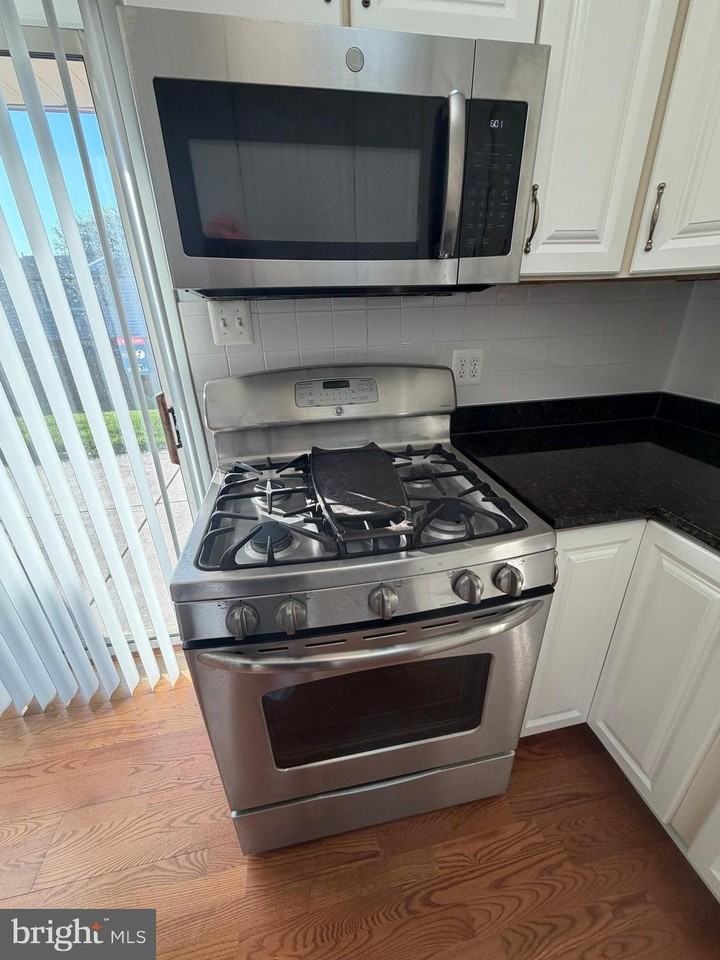 2214 Jensen Pl - Photo 2 of 12