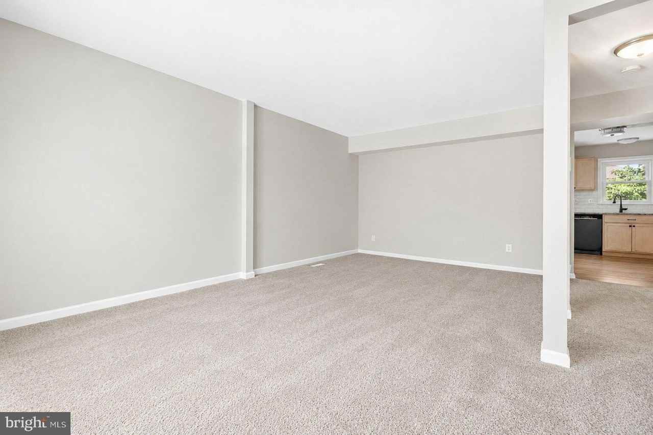 722 Hetzel Ter Se - Photo 5 of 36