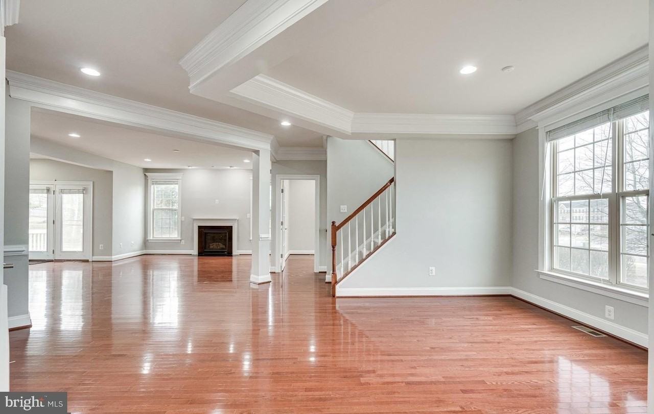 42695 Macauley Pl - Photo 3 of 25