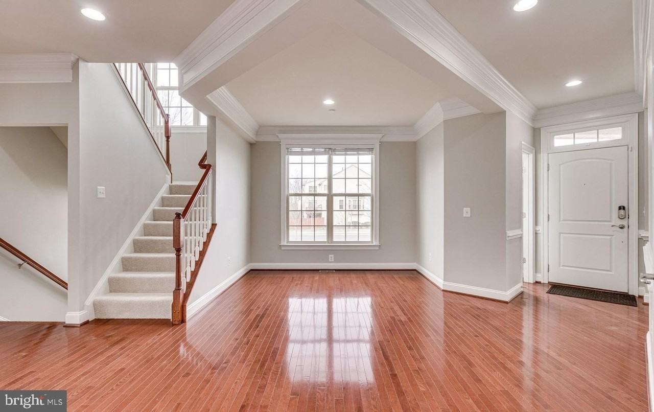42695 Macauley Pl - Photo 4 of 25